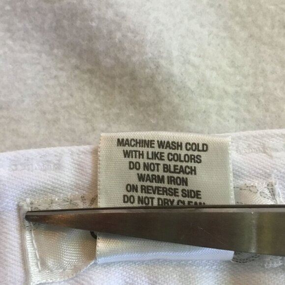 Dress Barn Capris 5-Pocket Stretch Denim in Bright White Women's Sz 12 High Rise - Picture 9 of 9